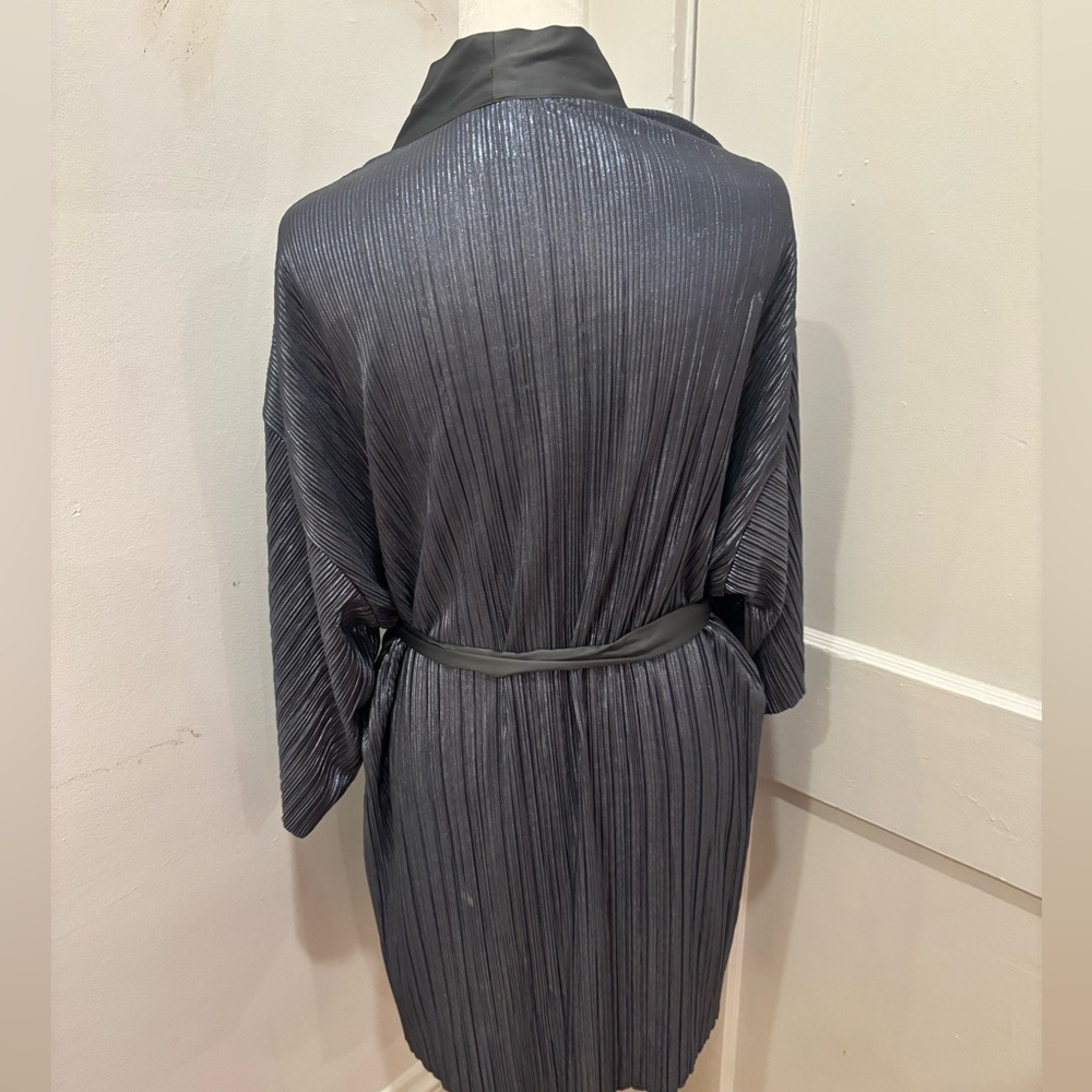 Victoria’s Secret Shimmer Robe - Picture 5 of 7